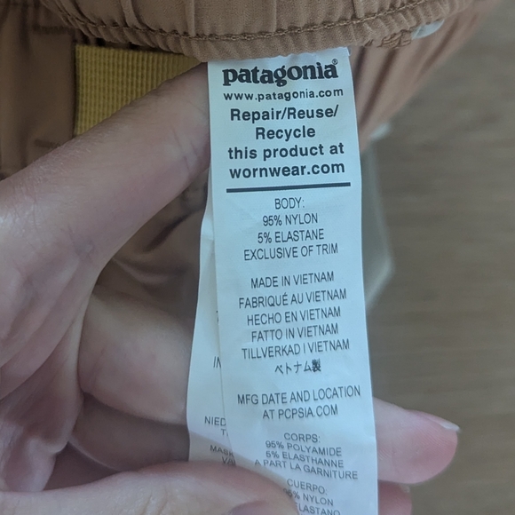 NWT Patagonia Outdoor Everyday Tan and Cream Adventure Shorts Size Women Medium - Picture 6 of 6